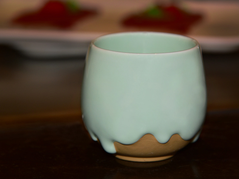 T02青磁流釉杯